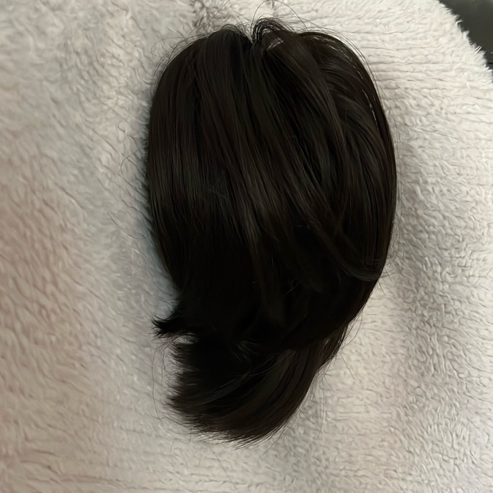 Pony Tail Hairpiece clip 9 inch synthetic. Never worn. Smoke/pet free home.